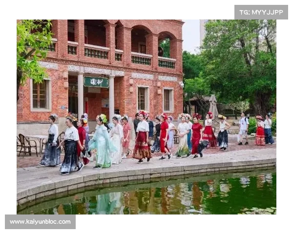 开普敦孔子学院簪花体验区引南非少女穿闽南民俗服饰吸引观众目光