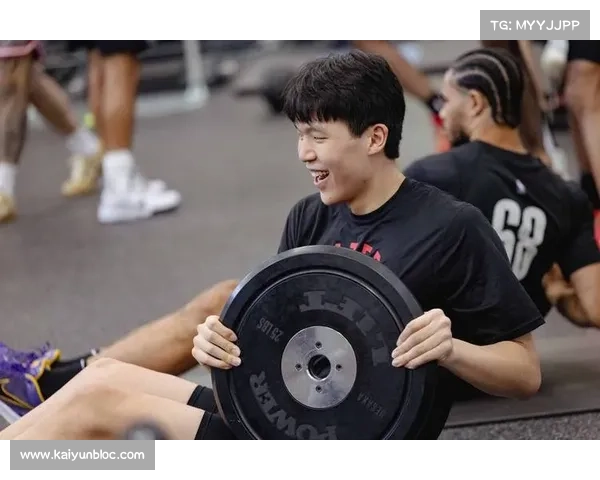 杨瀚森全面融入开拓者体系有望成球队内线核心替补力量